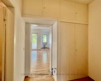 Flur mit Einbauschränken