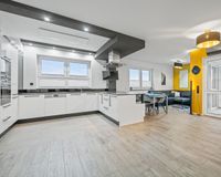 Penthouse Küche-Essen-Wohnen mit Zugang Balkon