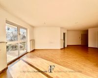 Wohn- Esszimmer mit Zugang zur Küche